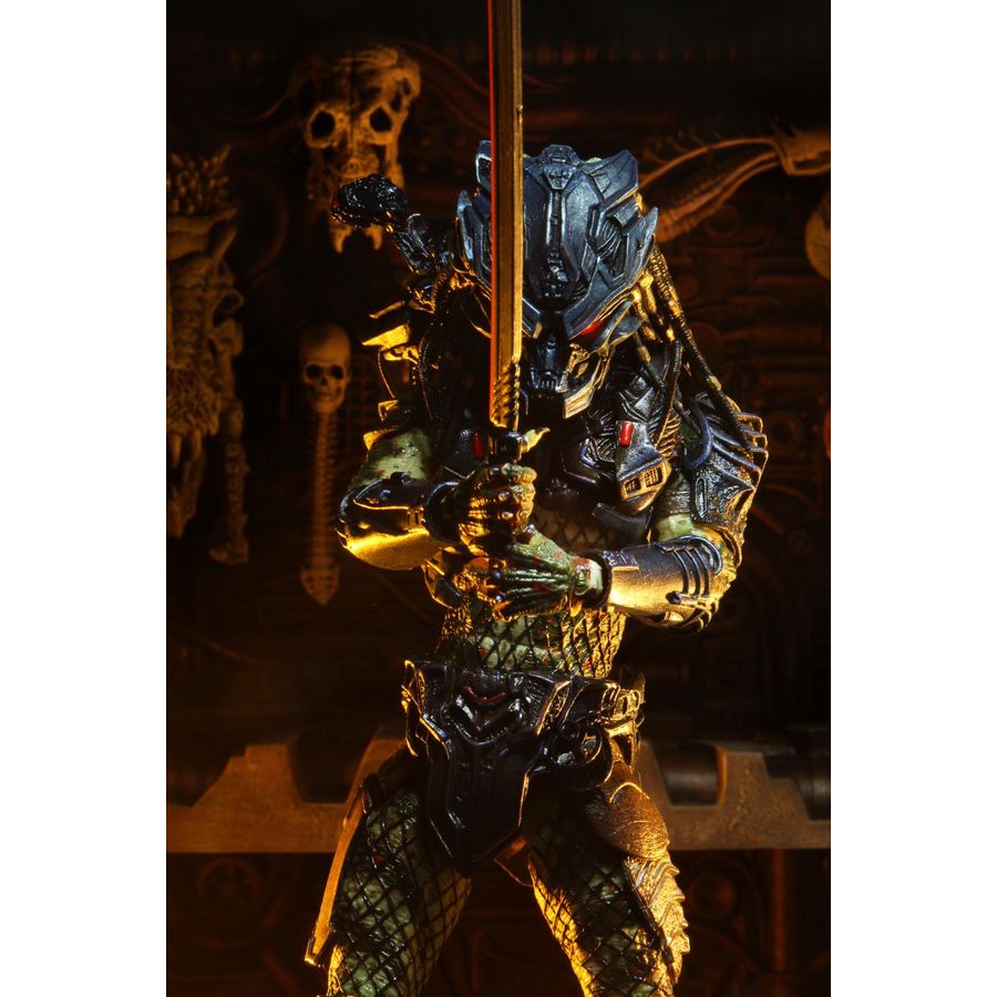 Neca Armored Lost Predator Actionfigur mit Zubehör ca 20  cm groß mit Maske und Schwert