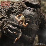 King Kong mit weisser Frau in der Hand