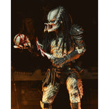 Ultimate Shaman Predator von NECA unmaskiert mit Schädel in der Hand