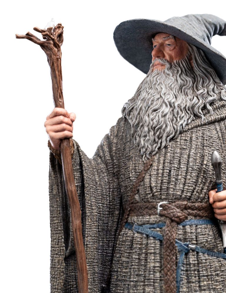 Gandalf Mini Statue aus Resin von Weta Workshop mit Stab und Schwert nah