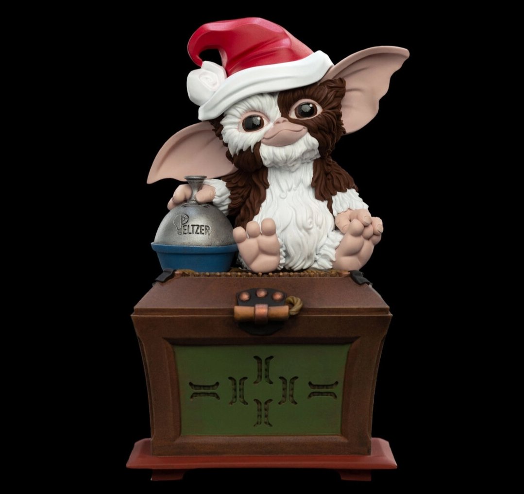 Gremlins Gizmo with Santa Hat Mini Epics Limited Edition Vinyl Figur