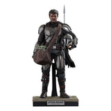 Mandalorianer mit Grogu in einer Umhängetasche. Detaillierte 30 cm Actionfigur von Hot Toys