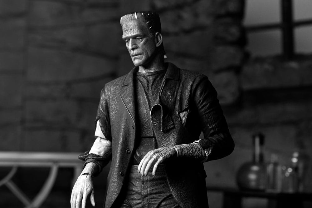 Universal Monsters Ultimate Frankenstein's Monster (Bride of Frankenstein / Black&amp;White ) Actionfigur von NECA 10