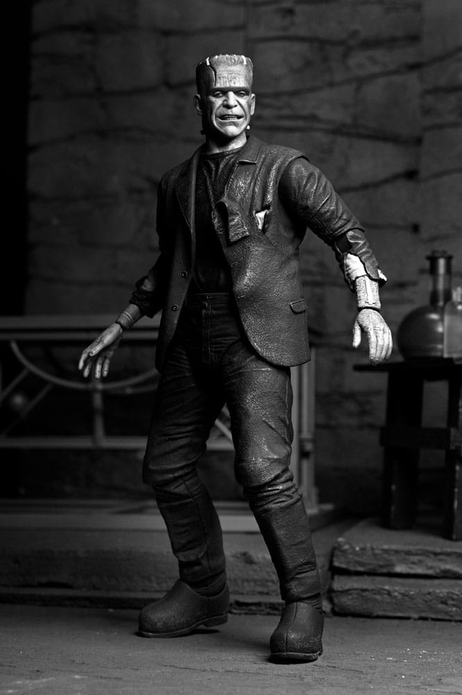 Universal Monsters Ultimate Frankenstein's Monster (Bride of Frankenstein / Black&amp;White ) Actionfigur von NECA 13