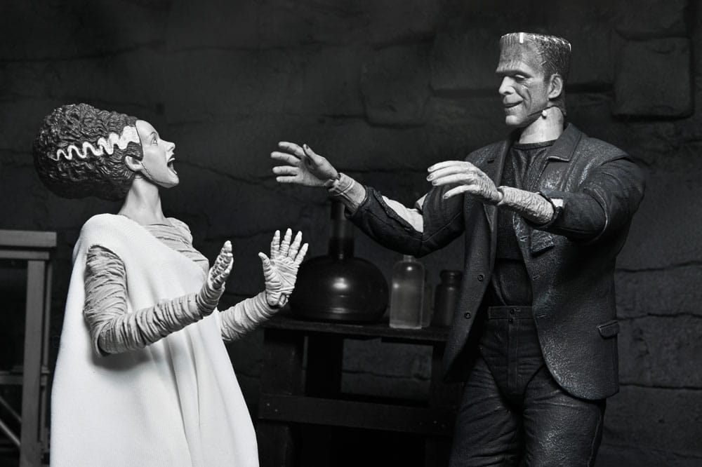 Universal Monsters Ultimate Frankenstein's Monster (Bride of Frankenstein / Black&amp;White ) Actionfigur von NECA 3