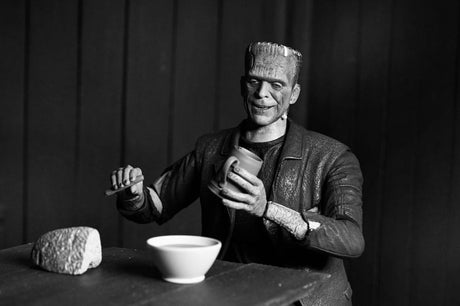 Universal Monsters Ultimate Frankenstein's Monster (Bride of Frankenstein / Black&amp;White ) Actionfigur von NECA 5